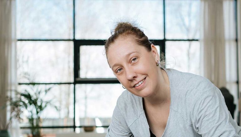 Patricia lacht in de camera